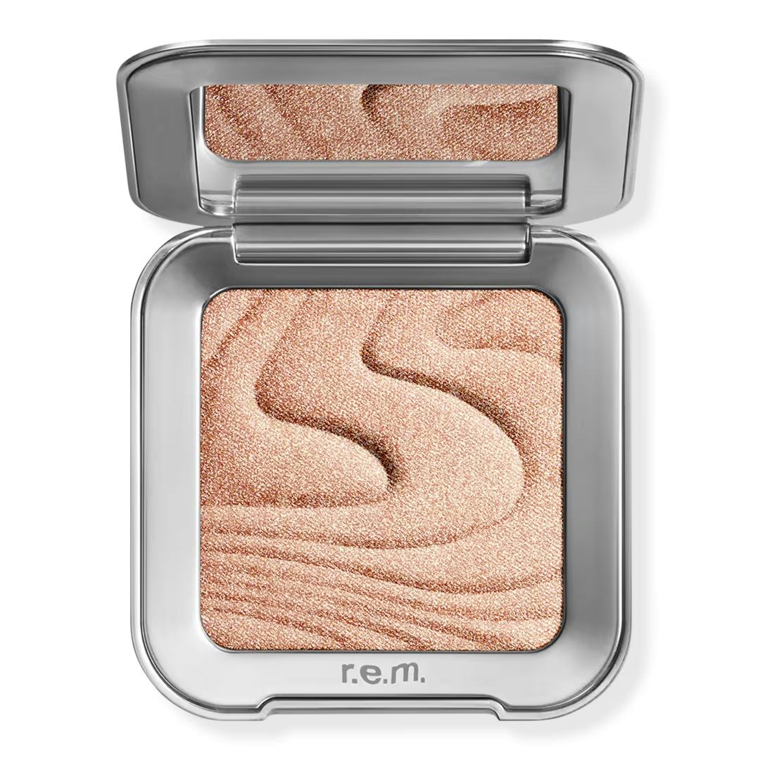 r.e.m. beauty Interstellar Highlighter Topper in miss mercury