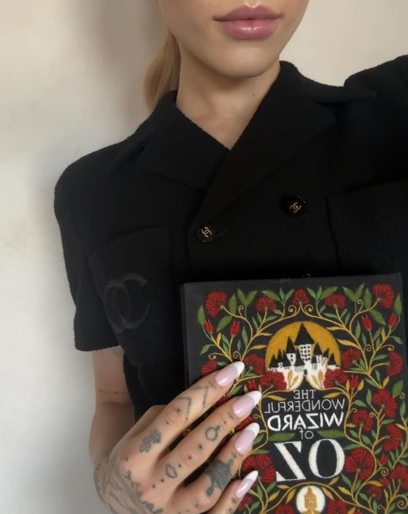 Try a pink and green ‘Wicked’-inspired manicure ahead of the film’s premiere.