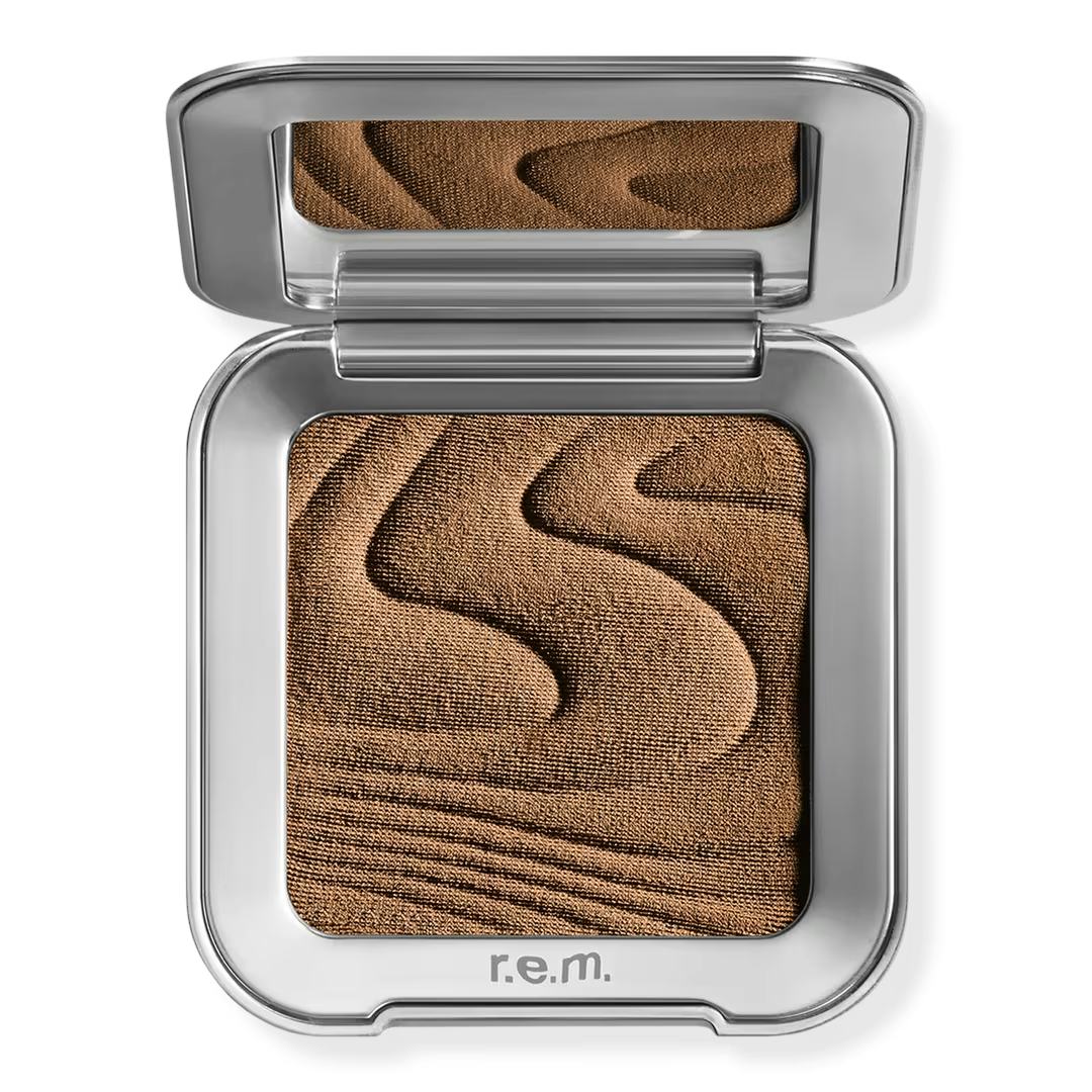 r.e.m. beauty Hypernova Satin Matte Bronzer in solar storm