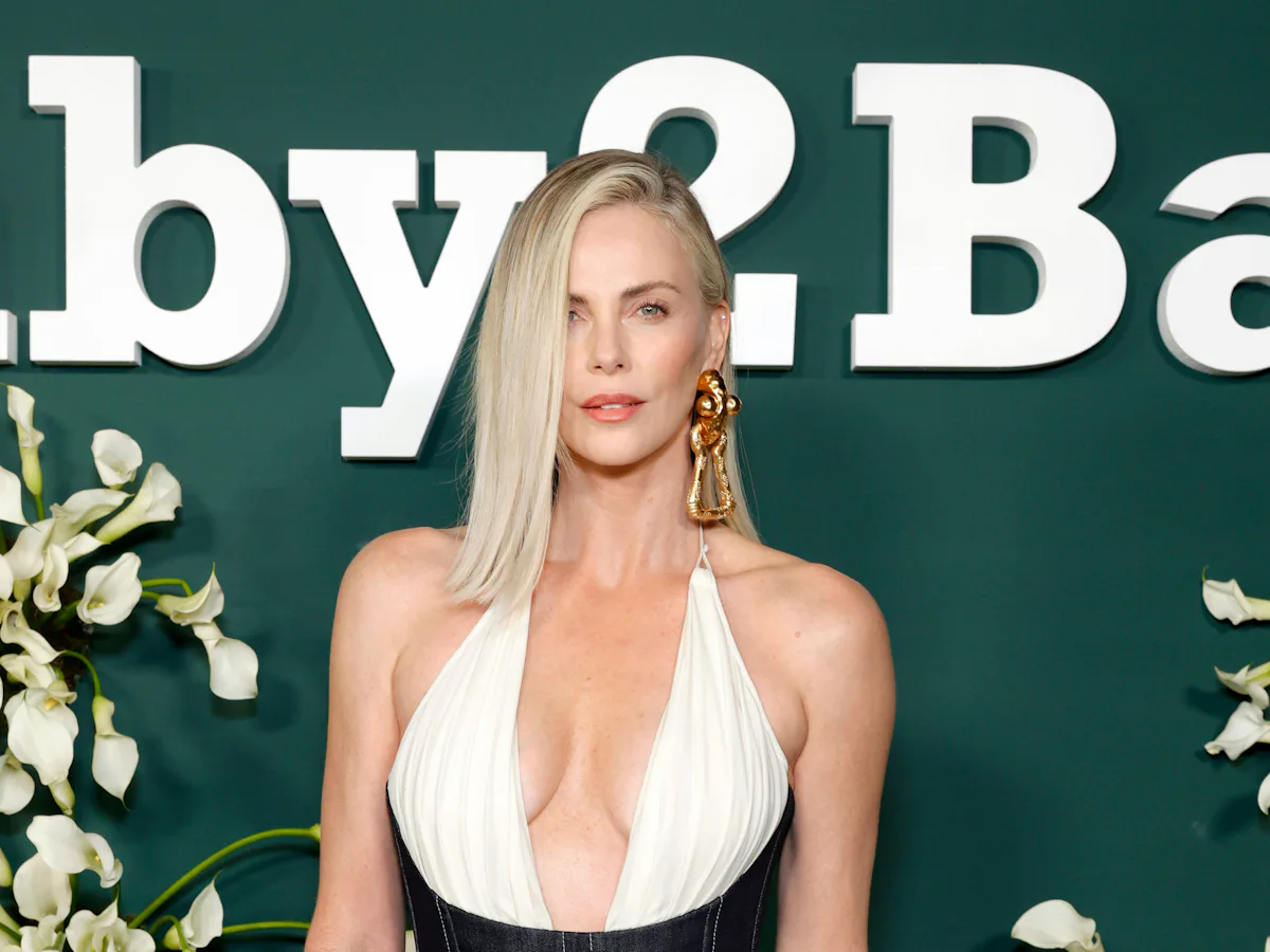 Charlize Theron Looks Goddess-Like In Plunging Corset Dress and Surreal Shoes Charlize Theron Looks Goddess-Like In Plunging Corset Dress and Surreal Shoes