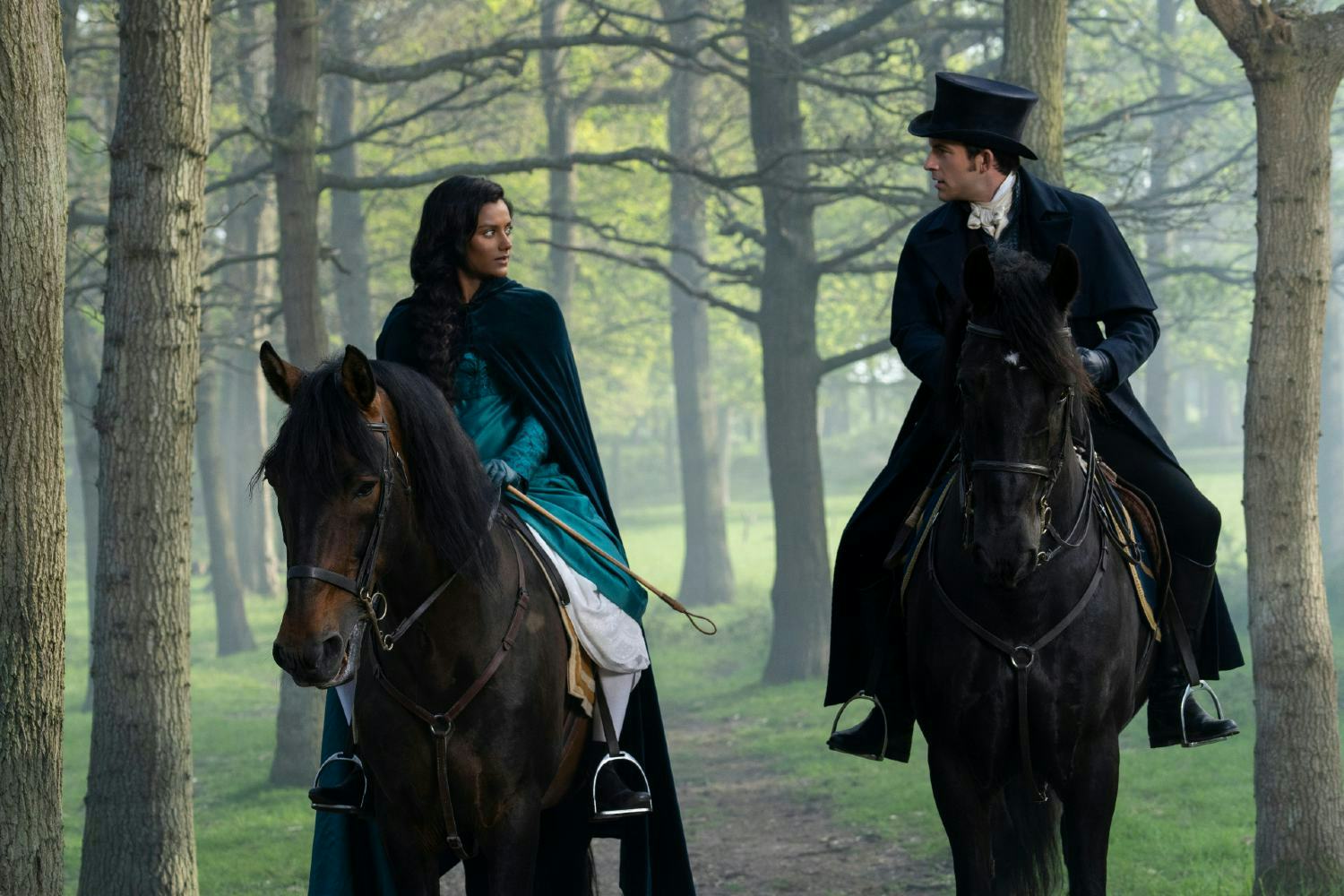 Jonathan Bailey reunited with his &lsquo;Bridgerton&rsquo; horse on the set of &lsquo;Wicked.'
