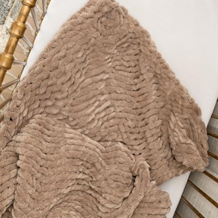 SAMIAH LUXE Chunky Knit Blanket