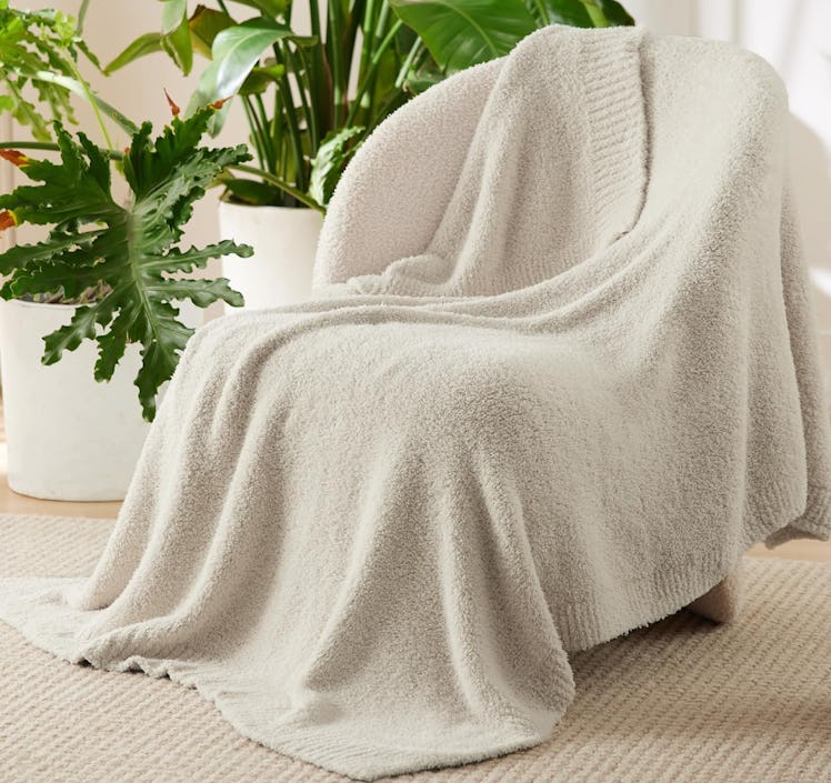 Bedsure Super Soft Knit Throw Blanket