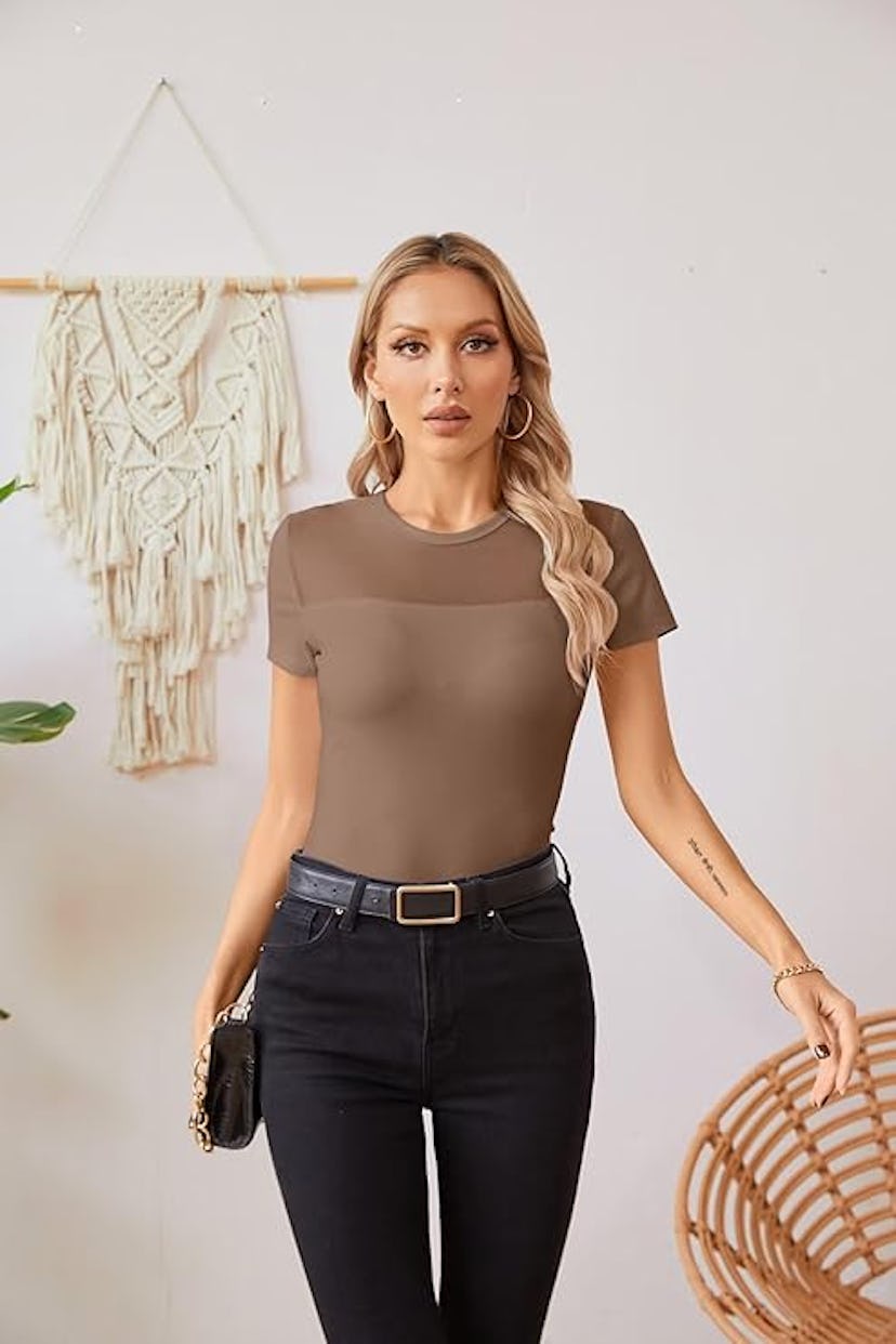 VICHYIE Sheer Short-Sleeve Top