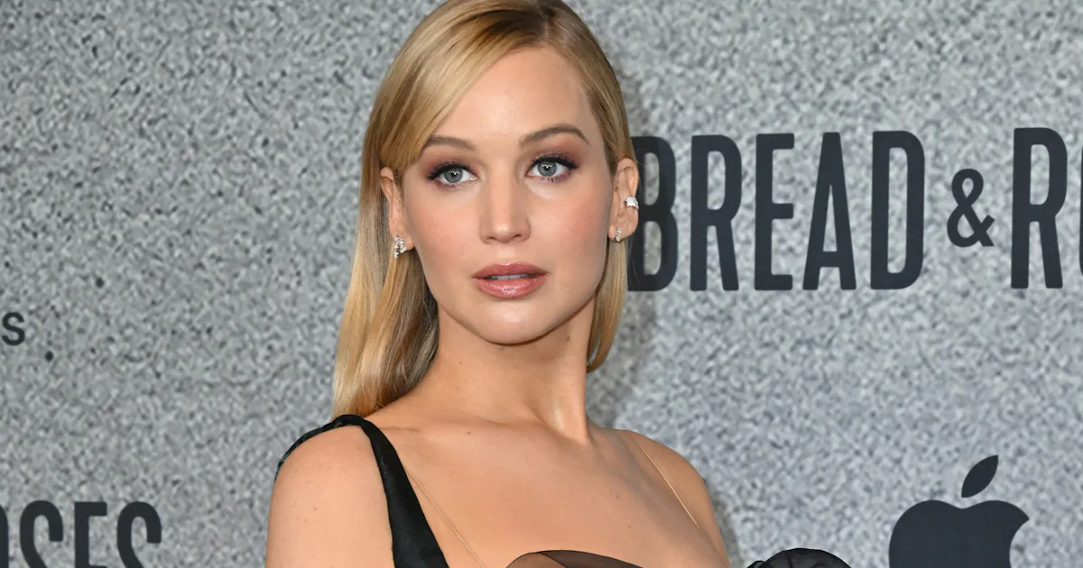 Jennifer Lawrence's Latest Maternity Look Is Sheer Vintage Glamour Jennifer Lawrence's Latest Maternity Look Is Sheer Vintage Glamour