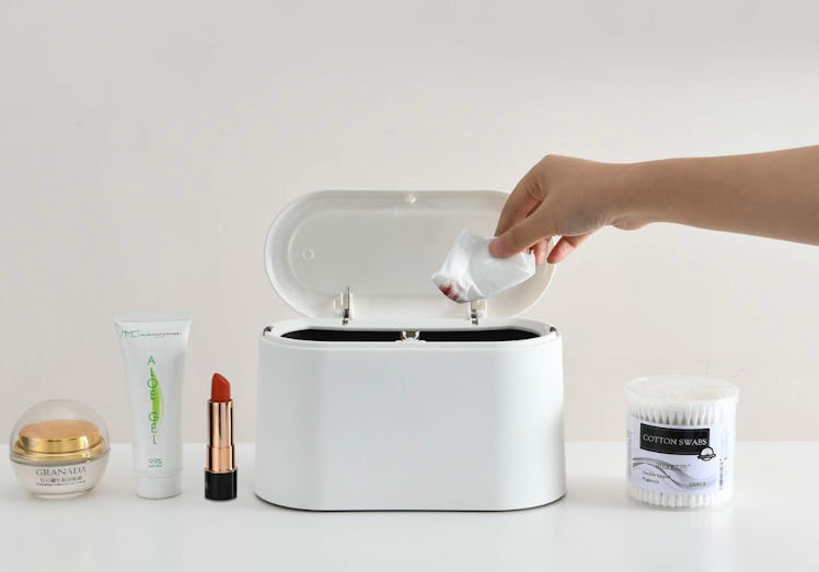 SUBEKYU Mini Trash Can with Lid