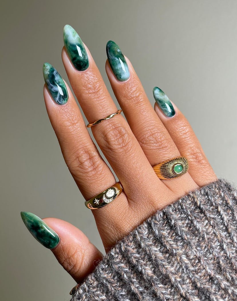 Nail Art Hijau Sage 2025: Fresh & Elegant