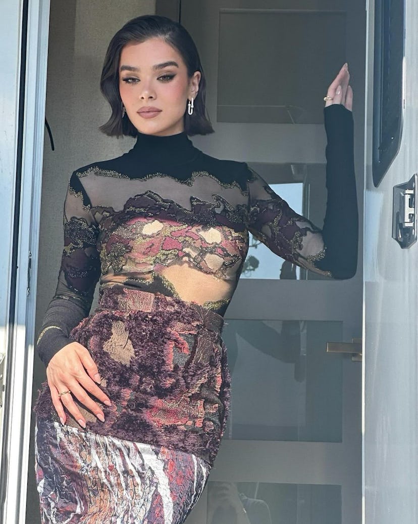 Hailee Steinfeld got a bob in 2024.