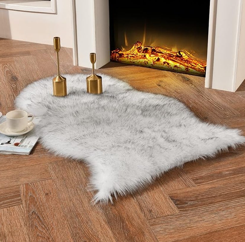 duduta Faux Sheepskin Throw Rug