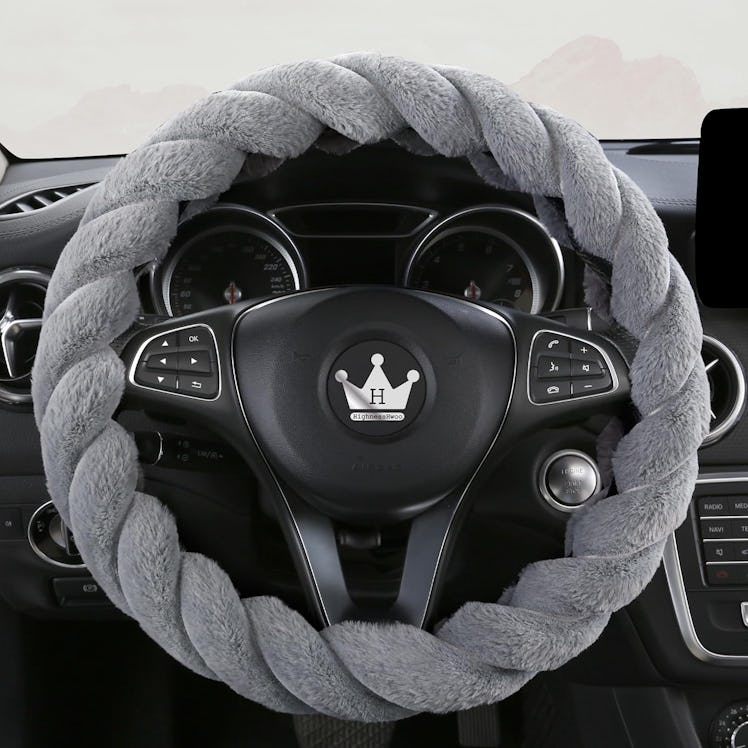  HighnessHwoo Fluffy Steering Wheel Cover