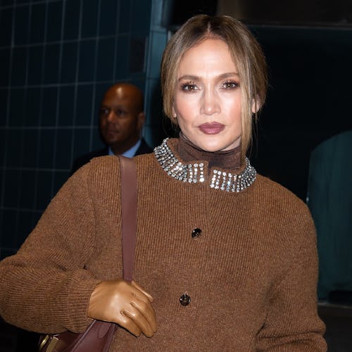 Jennifer Lopez before and after wearing super baggy jeans with UGGs.