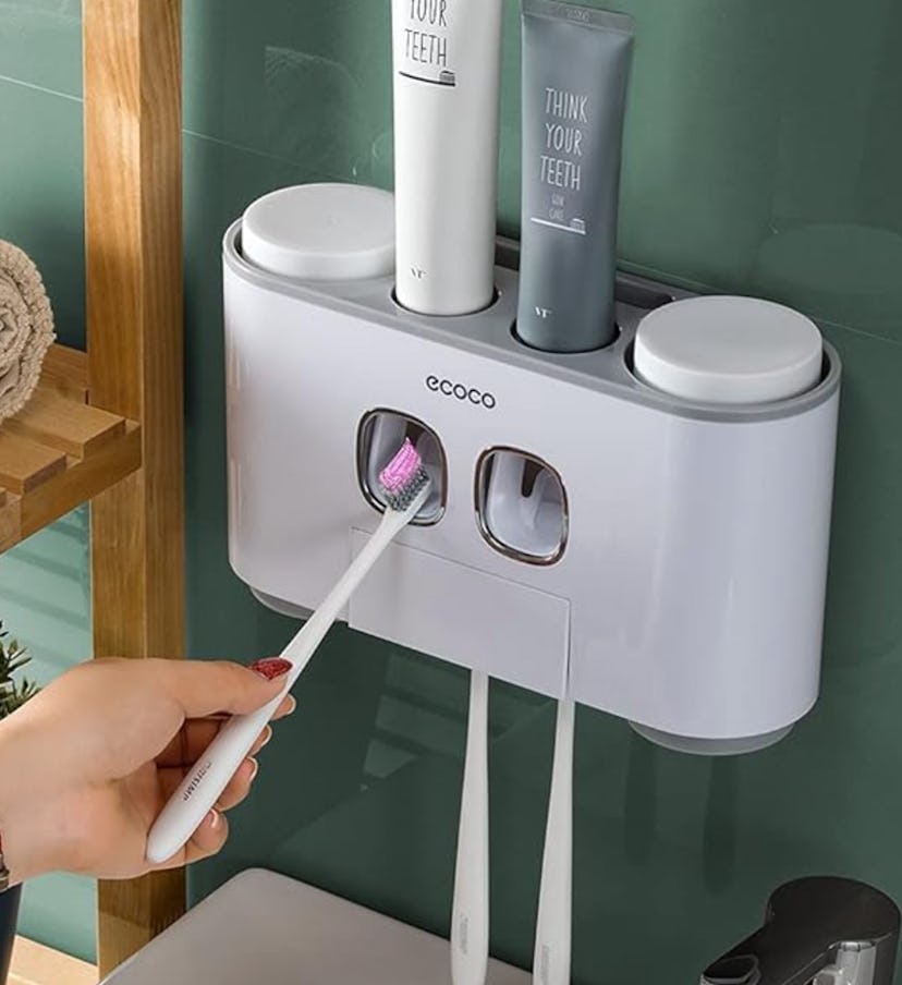 VNYIFAN Wall Mounted Toothbrush Holder 