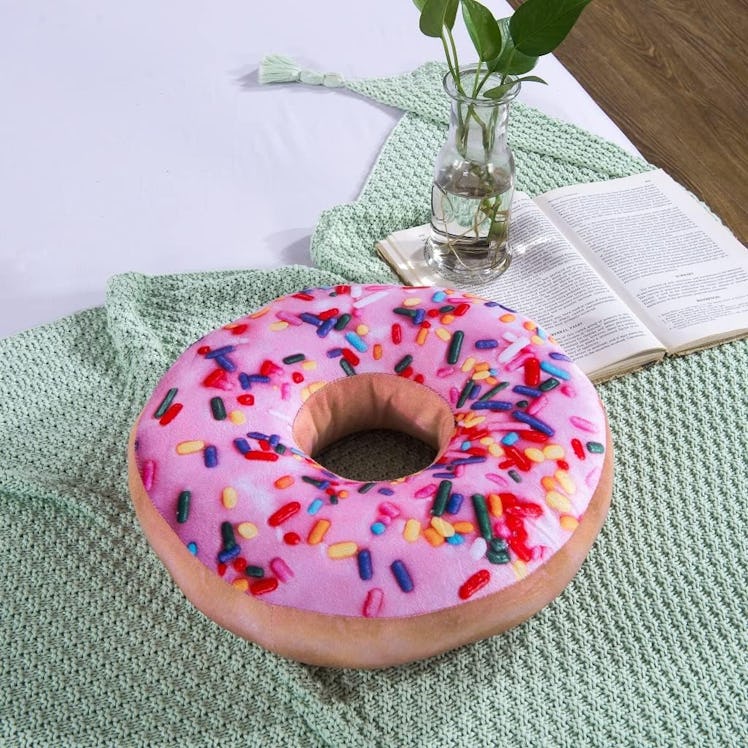 HYSEAS Sprinkled Donut Pillow