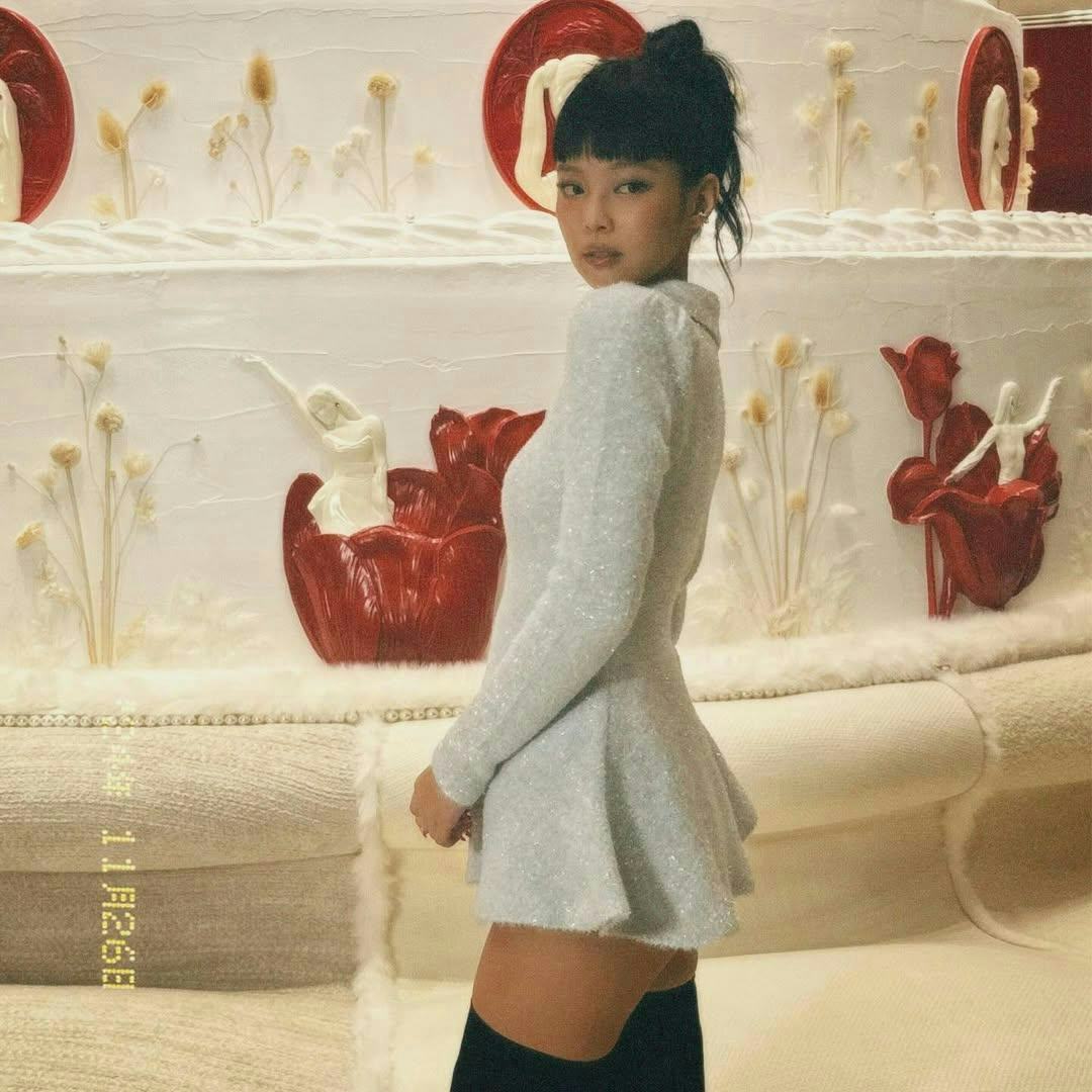 Jennie Kim Pairs Zendaya's Favorite Heels With Thigh-High Jennie Kim Pairs Zendaya's Favorite Heels With Thigh-High
