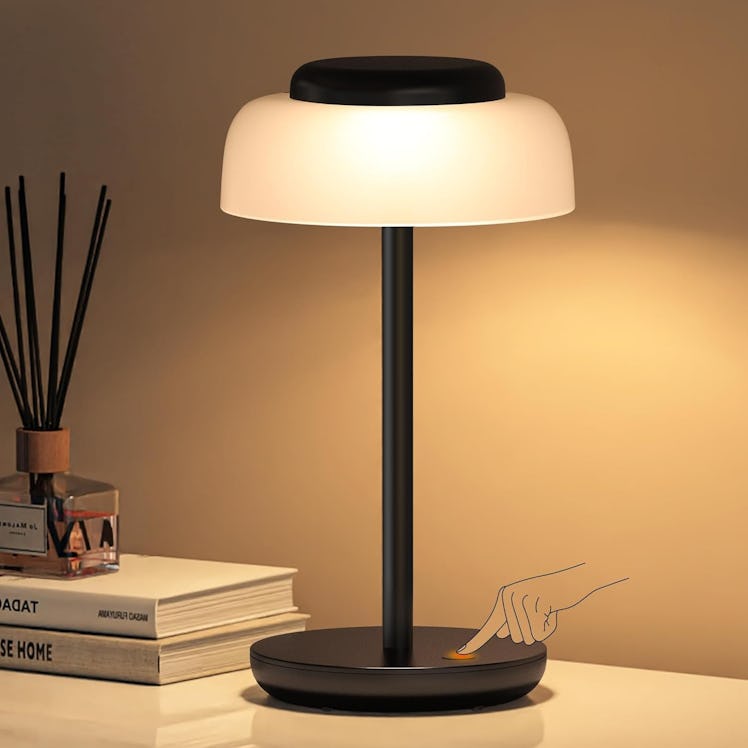 QiMH Battery Operated LED Table Lamp