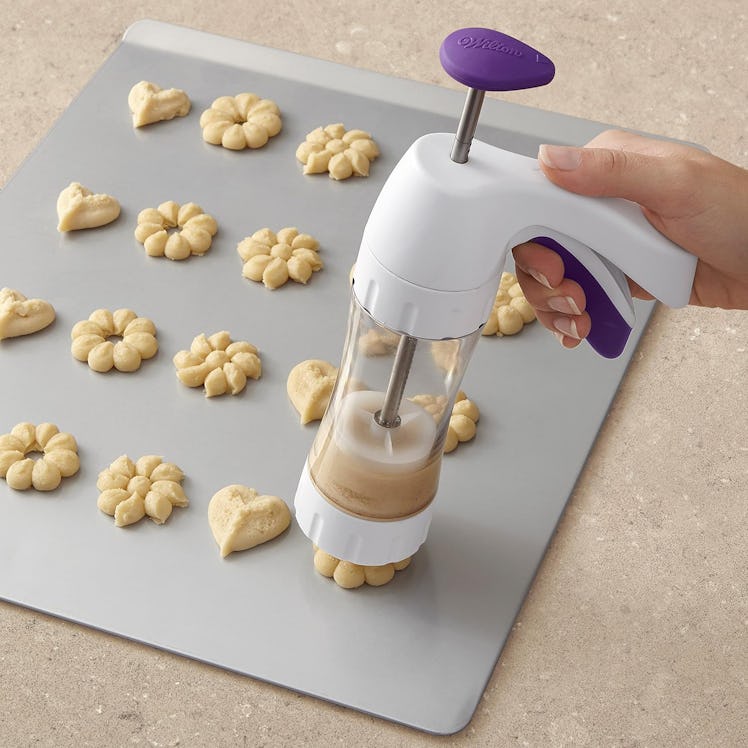 Wilton Simple Success Cookie Press (13 Pieces)