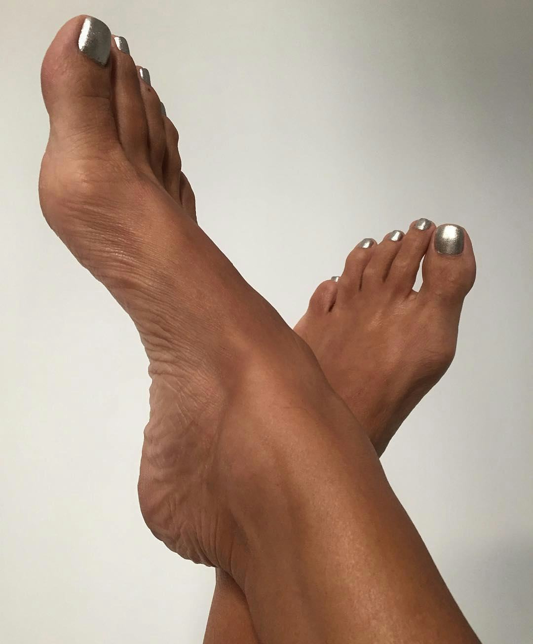 Silver pedicures are on-trend for winter 2025.