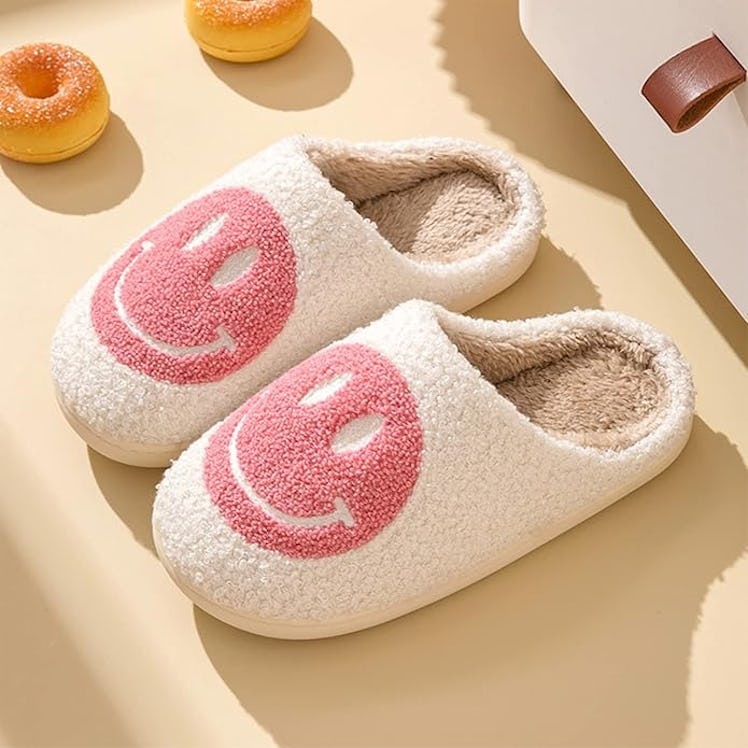 Coundymer Smiley Face Slippers