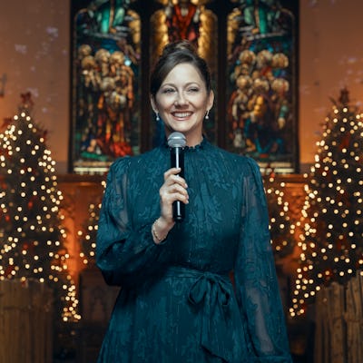 Judy Greer as Grace in 'The Best Christmas Pageant Ever'