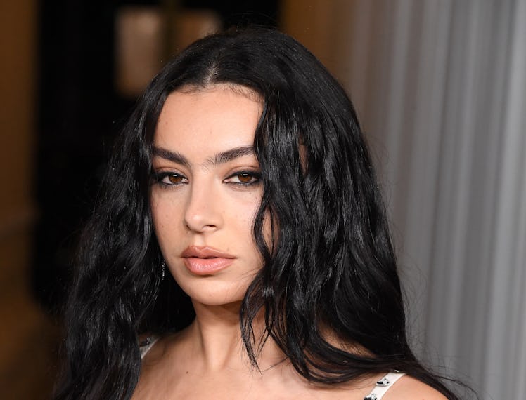 LOS ANGELES, CALIFORNIA - NOVEMBER 02: Charli XCX arrives at the 2024 LACMA Art+Film Gala at Los Ang...
