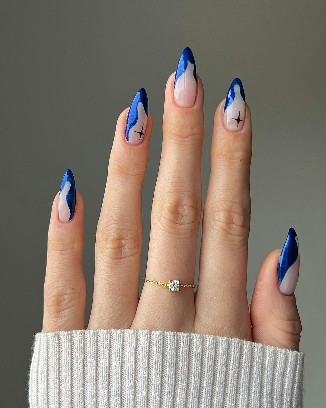 Chic Blue Abstract Nail Pattern