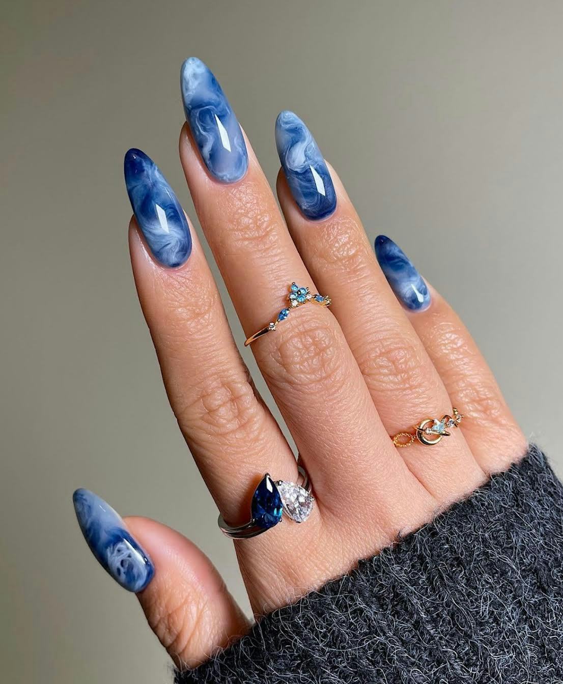 Here are 12 sapphire blue nail art ideas to try for winter 2025.