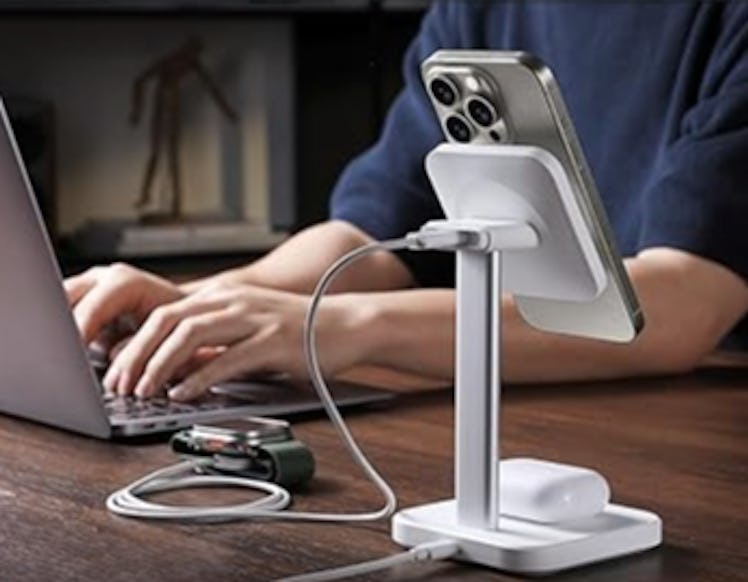 ESR Wireless Charging Station for Apple