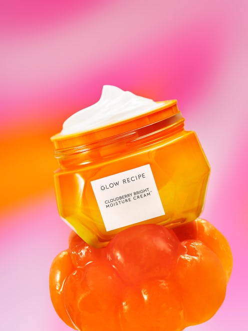 An honest review of Glow Recipe's new Cloudberry Cream moisturizer.