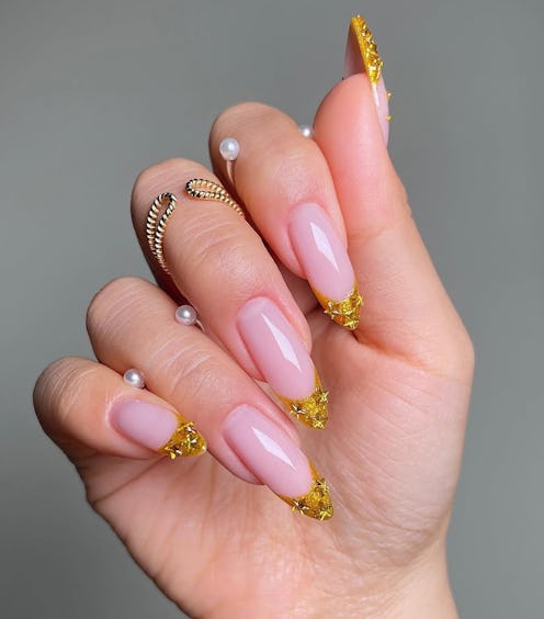 Here is the best Christmas nail art design for your zodiac sign.