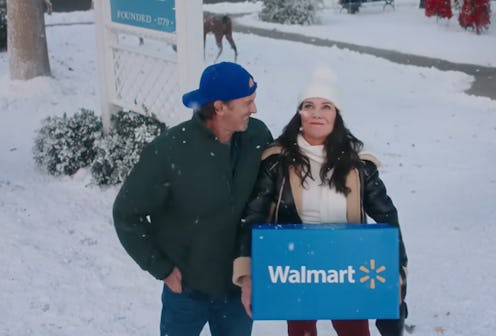 Luke and Lorelai in the Gilmore Girls Walmart commercial. Screenshot via Walmart YouTube