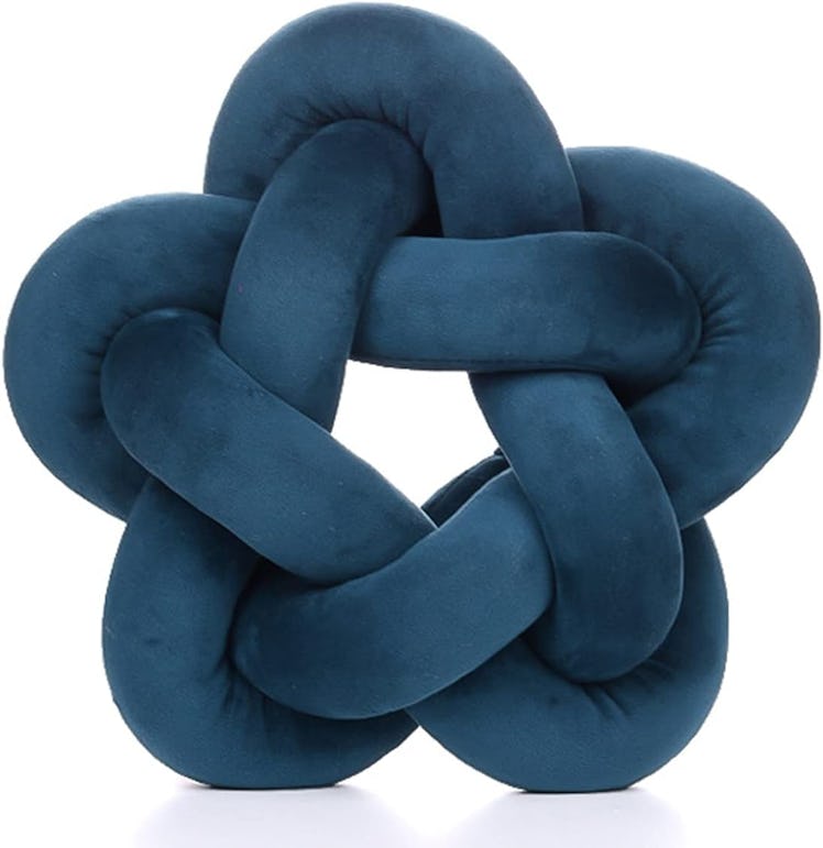  Wadser Knot Plush Throw Pillow