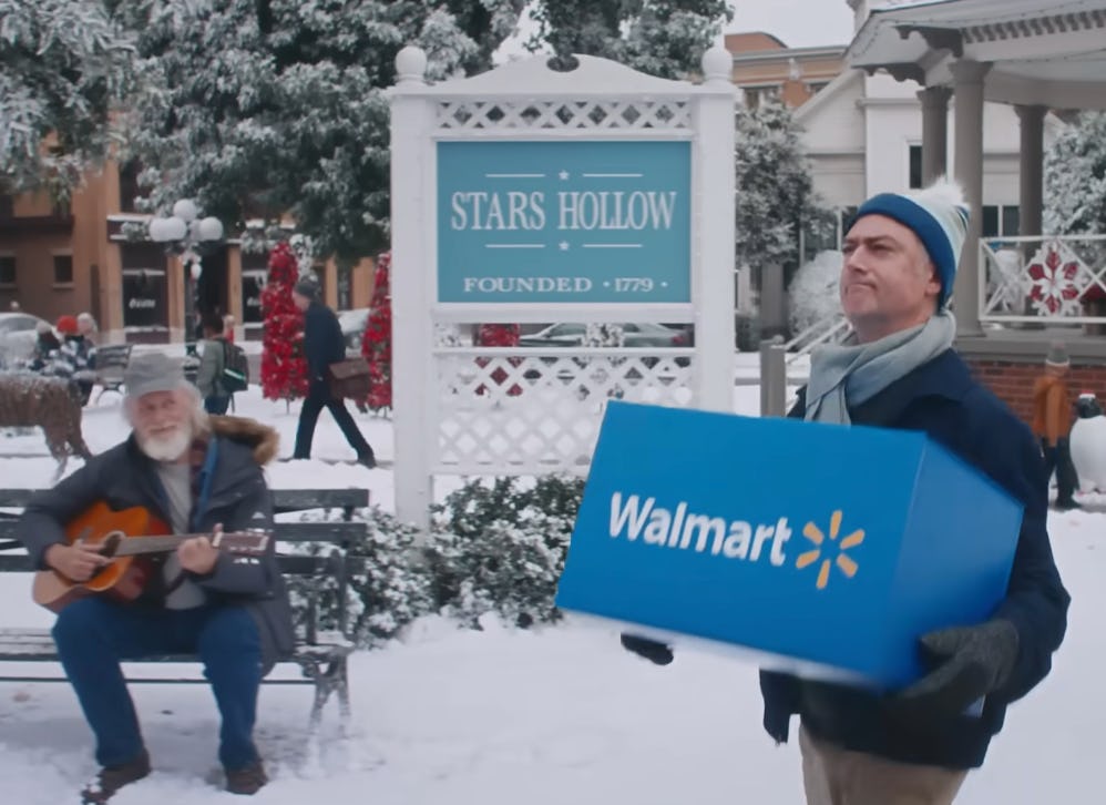 Dave Allen and Sean Gunn in the Gilmore Girls Walmart commercial. Screenshot via Walmart YouTube