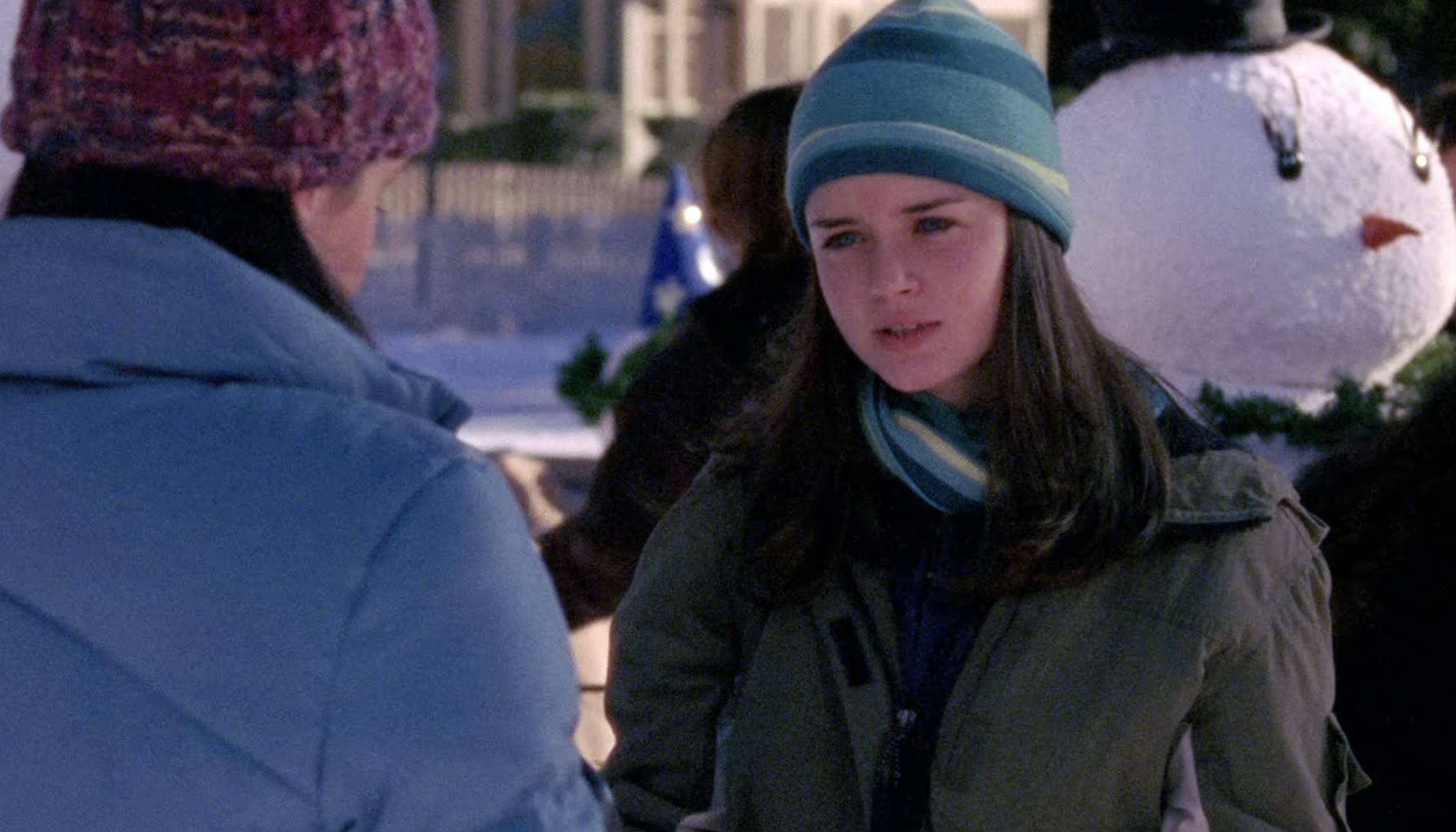 Lorelai and Rory building a snowman on Gilmore Girls. Screenshot via Netflix