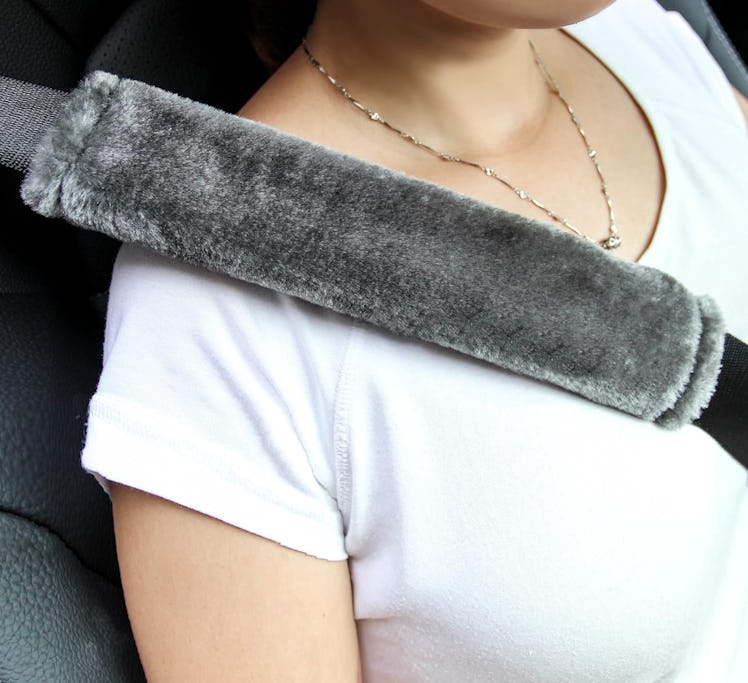 Amooca Faux Fur Seatbelt Cover (2-Pack)