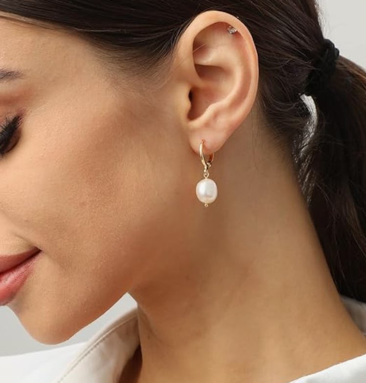 XYJZXY Gold Huggie Small Hoop Earrings