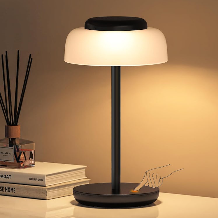  QiMH Battery-Operated LED Table Lamp