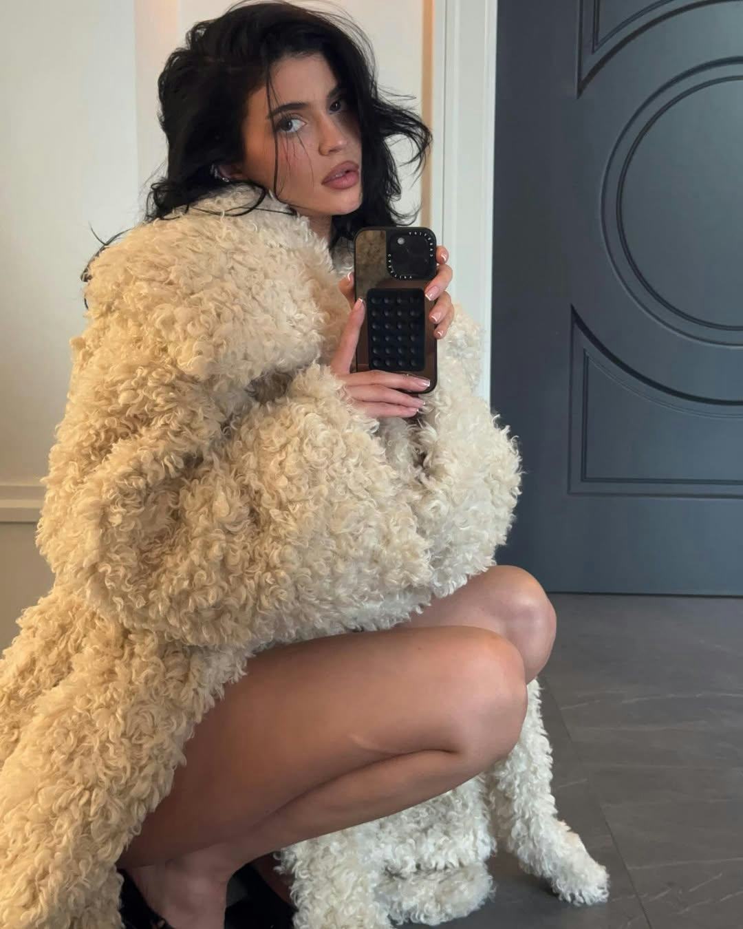 Kylie Jenner just wore the prettiest micro French tip manicure.