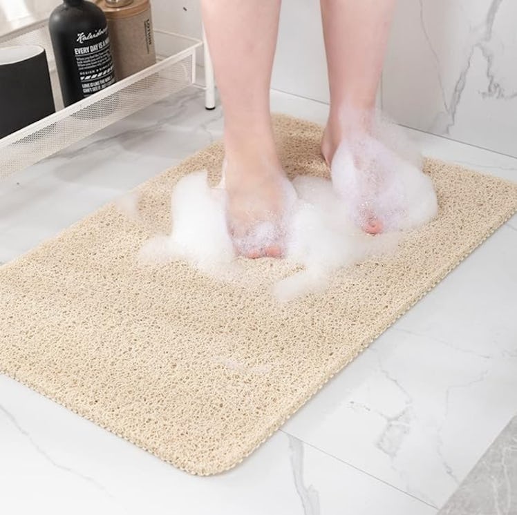 Hargiis Nonslip Loofah Bathtub Mat
