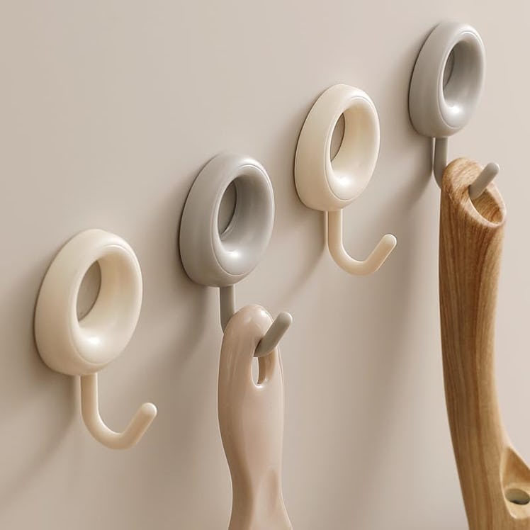 EDGCTYU Adhesive Wall Hooks (4-Pack)