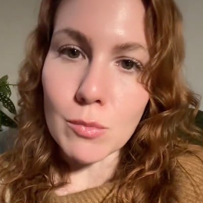 This High School Teacher Says Her Students Don't Read Anymore