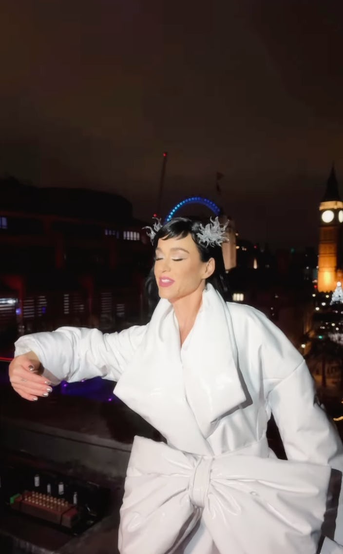 Katy Perry&rsquo;s jacket dress took coquette to the extreme.