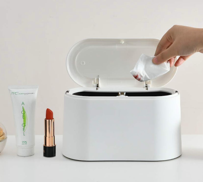 SUBEKYU Mini Trash Can with Lid