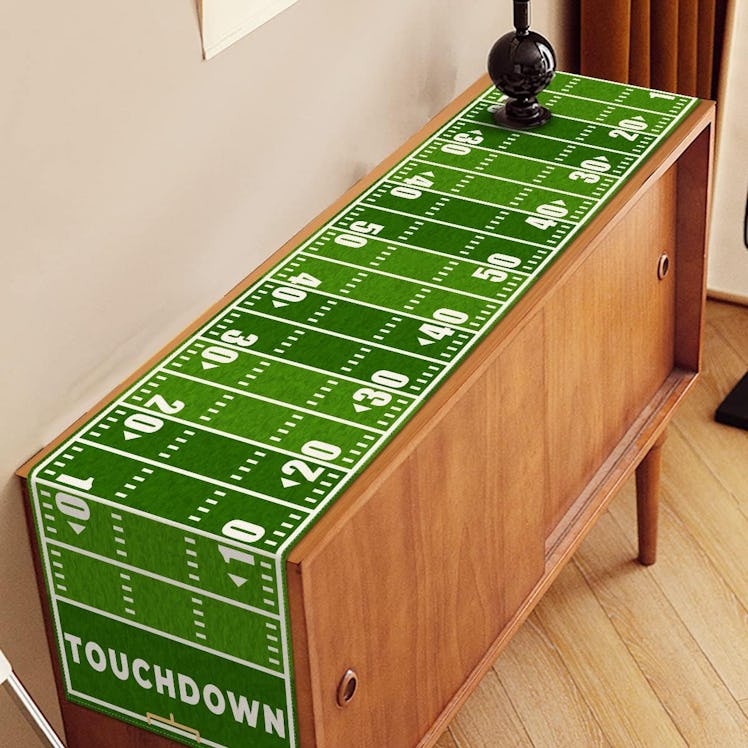 Nepnuser American Football Table Runner