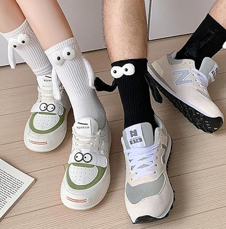 Smilelife Magnetic Holding Hands Socks (2-Pairs)