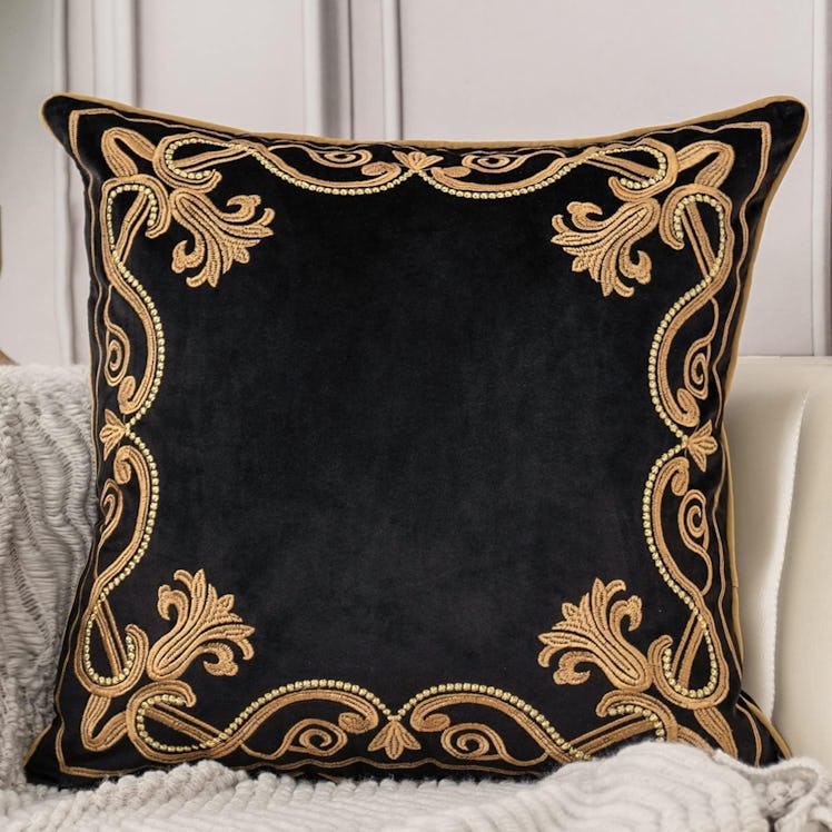  Aeckself Velvet Floral Pillow Cover