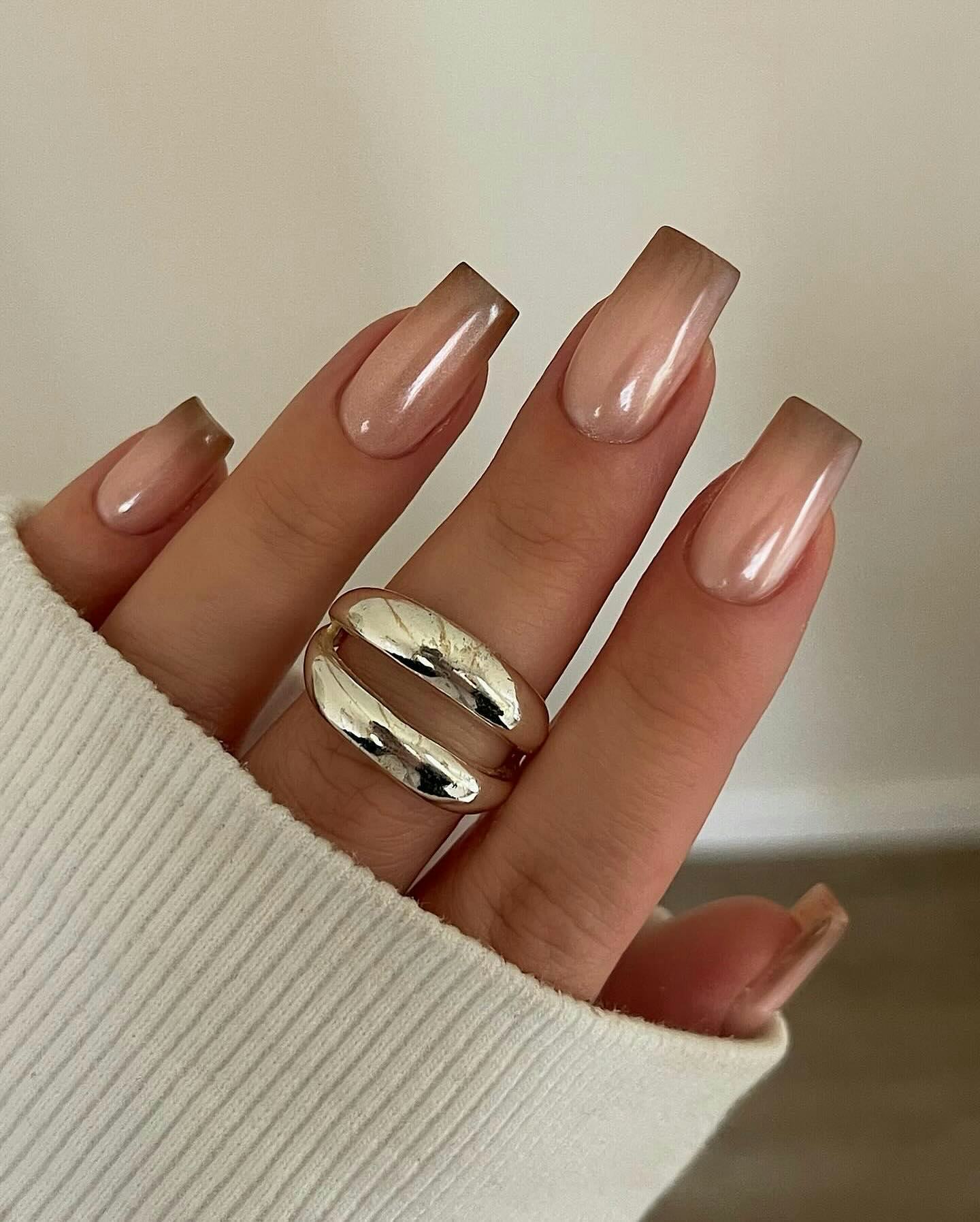 2025 Ombre Nails: Trending Color Waves
