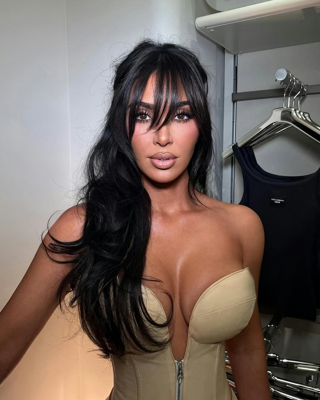 Kim Kardashian&rsquo;s &ldquo;Bardot bangs&rdquo; are the ultimate hair inspiration for 2025.