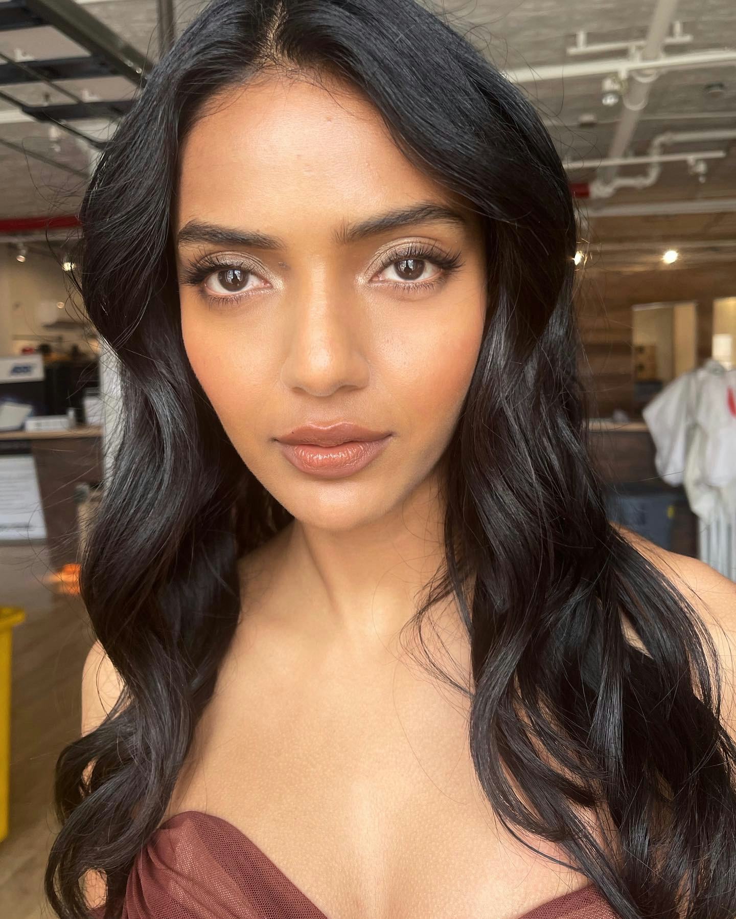 mocha mousse makeup will trend in 2025