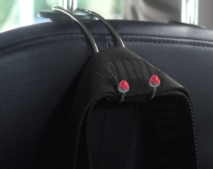 Guoord Strawberry Car Headrest Hooks