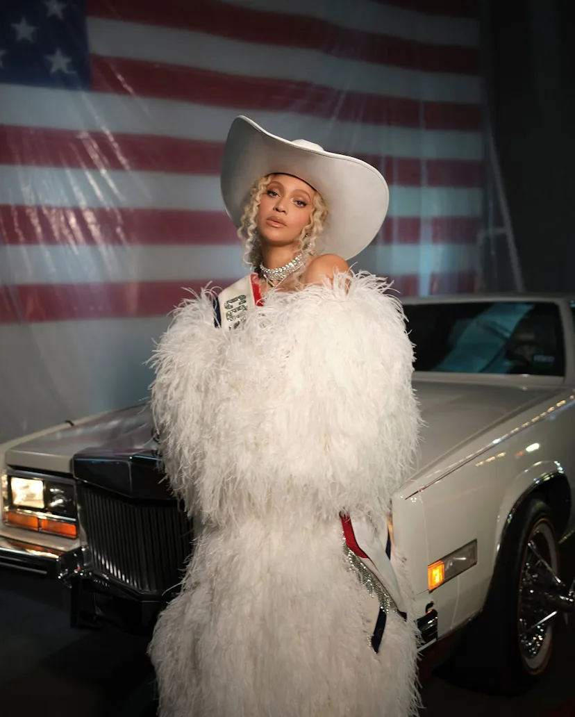 Beyoncé's Christmas Day Halftime Look Included A Custom Roberto Cavalli ...